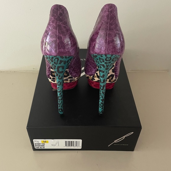 NIB Bryan Atwood Heels - Picture 4 of 6